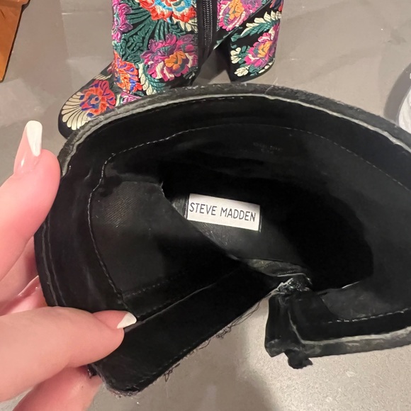Steve Madden Goldie Embroidered Booties Size 9 - Picture 4 of 5